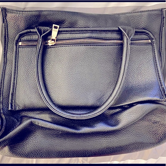 BLACK LEATHER BCBG HANDBAG. GREAT CONDITION! - Picture 2 of 4